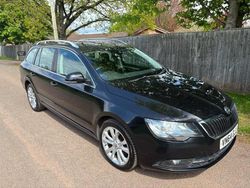 Black Used 2014 Skoda Superb SE Estate | £6,795 (Fair price)