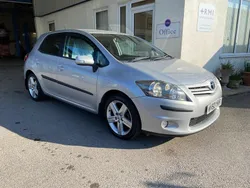 Silver Used 2010 Toyota Auris SR Hatchback | £3,250 (Fair price)