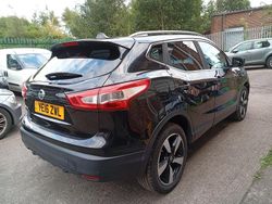 Black Used 2016 Nissan Qashqai N-Connecta SUV | £2,950 (Super price)