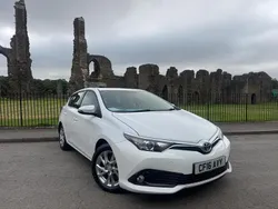 White Used 2016 Toyota Auris Hatchback | £4,699 (Good price)