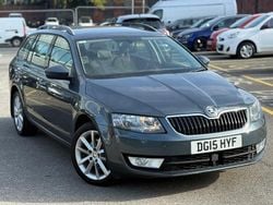 Grey Used 2015 Skoda Octavia Elegance Estate | £5,995 (Good price)