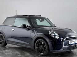Blue/black Used 2022 Mini Cooper Exclusive Hatchback | £20,100 (Fair price)