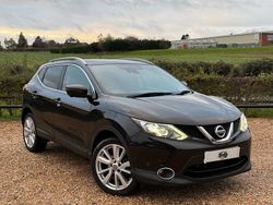 Black Used 2016 Nissan Qashqai Tekna SUV | £12,244 (Fair price)