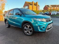 Turquoise/black Used 2015 Suzuki Vitara SZ5 Hatchback | £7,795 (Fair price)