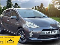 Grey Used 2014 Toyota Yaris Hybrid | £6,999 (Fair price)