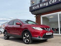 Magnetic red Used 2016 Nissan Qashqai N-Connecta SUV | £8,475 (Good price)