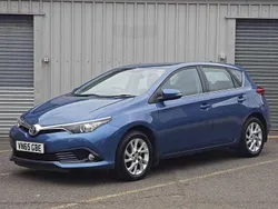 Blue Used 2015 Toyota Auris Hatchback | £7,100 (Good price)