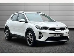 Clear white Used 2018 Kia Stonic 2 SUV | £9,495 (Fair price)