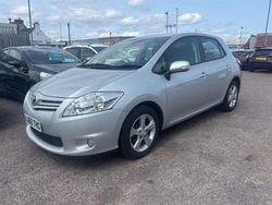 Silver Used 2011 Toyota Auris Hatchback | £6,489 (A bit pricey)