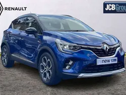 Iron blue with diamond black roof Used 2022 Renault Captur SE SUV | £14,795 (Fair price)