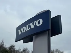 Black Used 2023 Volvo XC40 Plus SUV | £31,000 (Fair price)