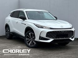 White New 2025 MG HS SE SUV | £25,395 (Fair price)