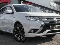 White Used 2018 Mitsubishi Outlander P-HEV SUV | £12,995 (Fair price)