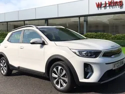 Clear white Used 2022 Kia Stonic 2 SUV | £13,895 (Fair price)