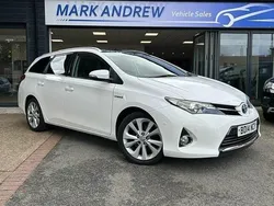 White Used 2014 Toyota Auris Hybrid Estate | £7,995 (Fair price)