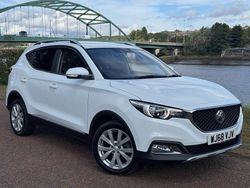 White Used 2018 MG ZS Excite Sedan | £8,499 (Fair price)