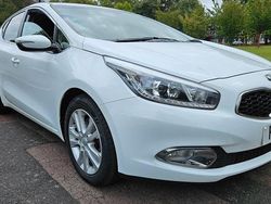 White Used 2015 Kia Ceed 2 Hatchback | £4,995 (Fair price)