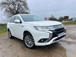 White Used 2020 Mitsubishi Outlander P-HEV Plus | £9,000 (Super price)