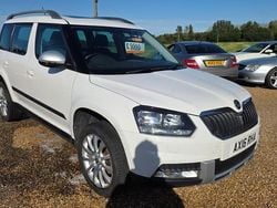 White Used 2016 Skoda Yeti SE SUV | £9,995 (Fair price)