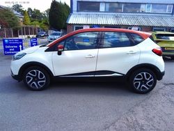 Cream orange Used 2015 Renault Captur Dynamique SUV | £4,995 (Fair price)