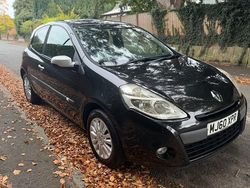 Black Used 2010 Renault Clio II Hatchback | £2,395 (Fair price)