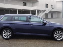 Midnight blue Used 2016 VW Passat Business Estate | £9,575 (Good price)