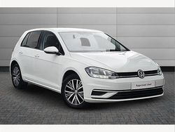White Used 2018 VW Golf VII SE Hatchback | £14,595 (Fair price)