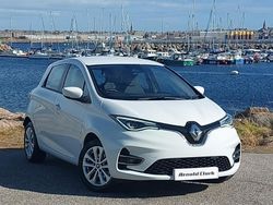 White Used 2022 Renault Rapid SE Hatchback | £12,498 (Fair price)