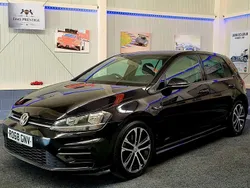 Black Used 2018 VW Golf VII R-line Hatchback | £12,995 (Fair price)