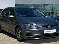Indium grey metallic Used 2018 VW Golf VII SE Hatchback | £14,305 (Fair price)