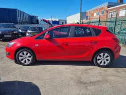 Red Used 2014 Vauxhall Astra Design Edition Hatchback | £2,895 (Fair price)
