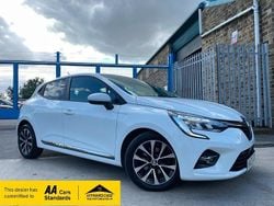 White Used 2020 Renault Clio V Iconic Hatchback | £7,699