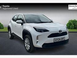 Used 2025 Toyota Yaris Hybrid Estate | £22,105 (Good price)