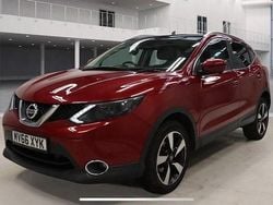 Red Used 2016 Nissan Qashqai N-Connecta SUV | £7,895 (Good price)
