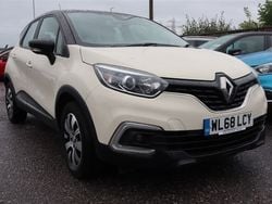 White Used 2019 Renault Captur Play SUV | £7,850 (Fair price)