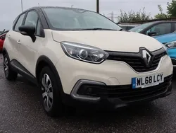 White Used 2019 Renault Captur Play SUV | £7,850 (Fair price)