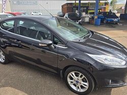 Black Used 2015 Ford Fiesta Zetec Hatchback | £4,195 (Fair price)