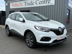 White Used 2019 Renault Kadjar Iconic SUV | £7,755 (Fair price)