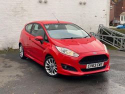 Red Used 2013 Ford Fiesta Zetec Hatchback | £3,150 (Fair price)