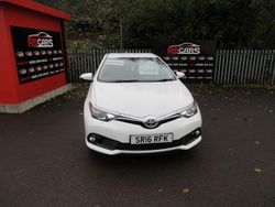 White Used 2016 Toyota Auris Hatchback | £7,295 (Fair price)