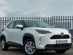 White Used 2022 Toyota Yaris Hybrid Estate | £18,498 (Good price)