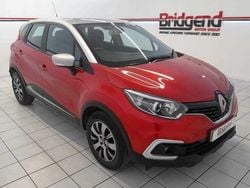 Red Used 2019 Renault Captur Play SUV | £7,995 (Fair price)