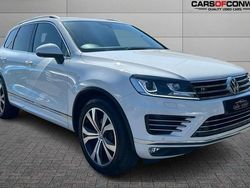 White Used 2014 VW Touareg R-line SUV | £16,995 (Expensive)