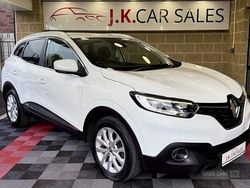 White Used 2016 Renault Kadjar Dynamique SUV | £6,295 (A bit pricey)