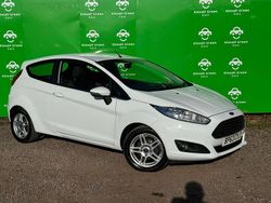 White Used 2014 Ford Fiesta Zetec Hatchback | £5,899 (Fair price)