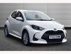 White Used 2022 Toyota Yaris Hybrid Hatchback | £15,490 (Good price)