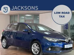 Blue Used 2016 Toyota Auris Hatchback | £8,695 (Fair price)