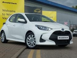 White Used 2022 Toyota Yaris Hybrid Hatchback | £15,498 (Good price)