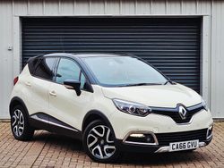 Cream/black Used 2017 Renault Captur Signature SUV | £7,995 (Fair price)