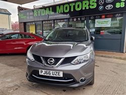 Grey Used 2016 Nissan Qashqai N-Connecta SUV | £12,699 (Fair price)